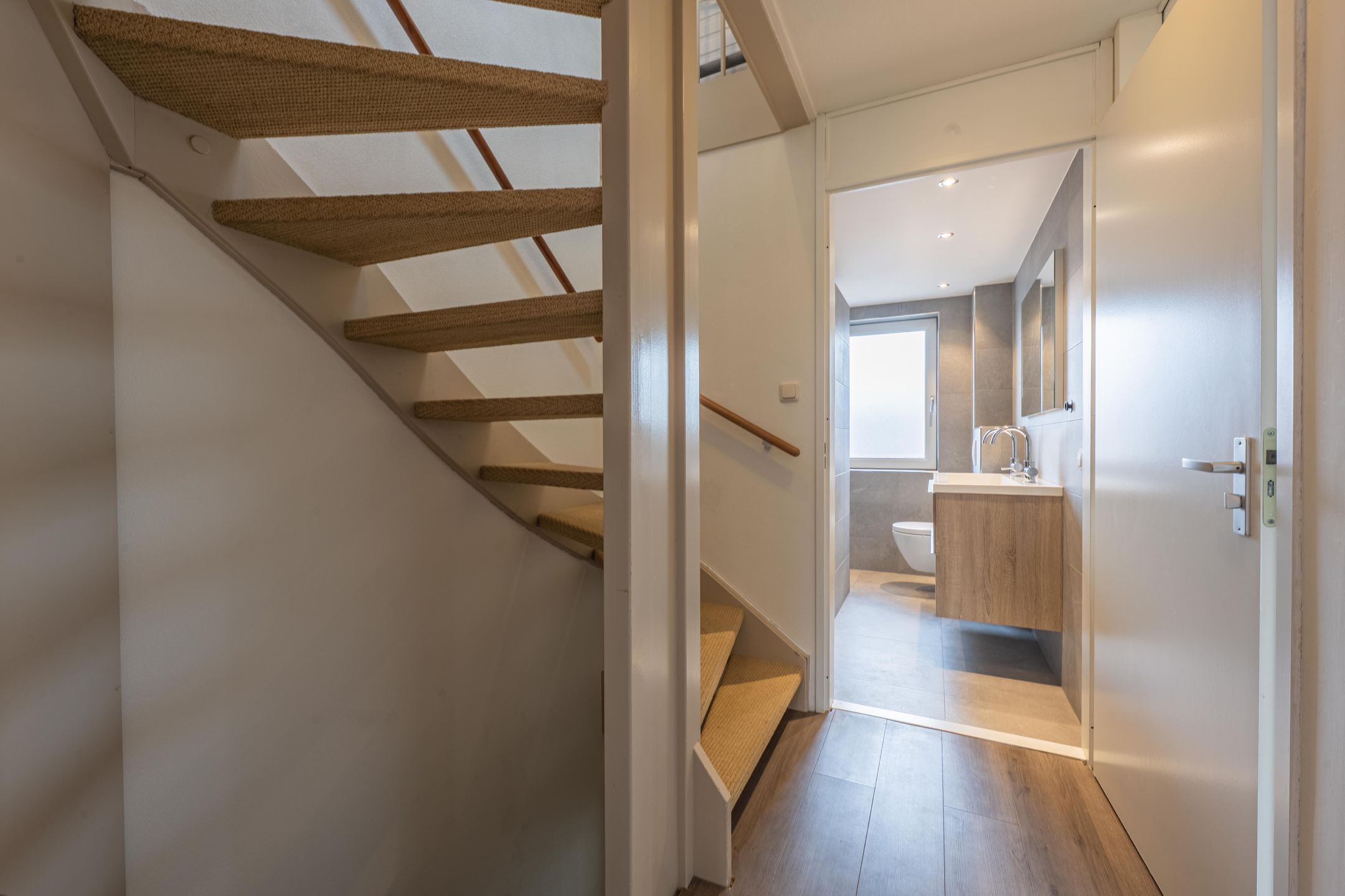 Spacious extended terraced house with 4 bedrooms and modern kitchen in Culemborg — 47