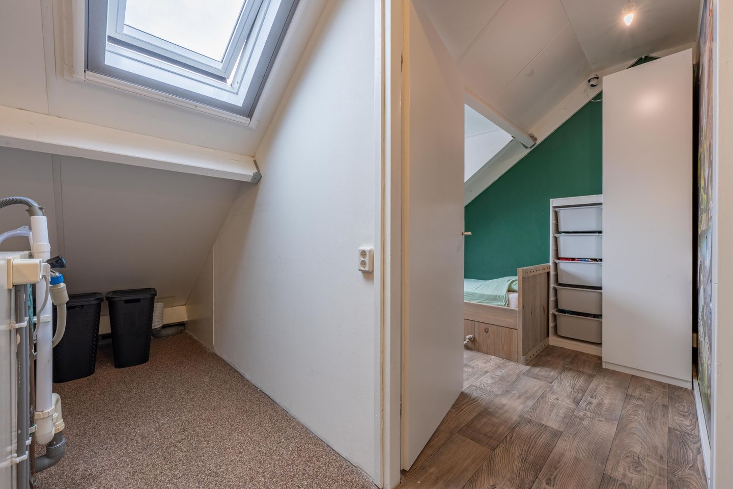 Spacious extended terraced house with 4 bedrooms and modern kitchen in Culemborg — 48