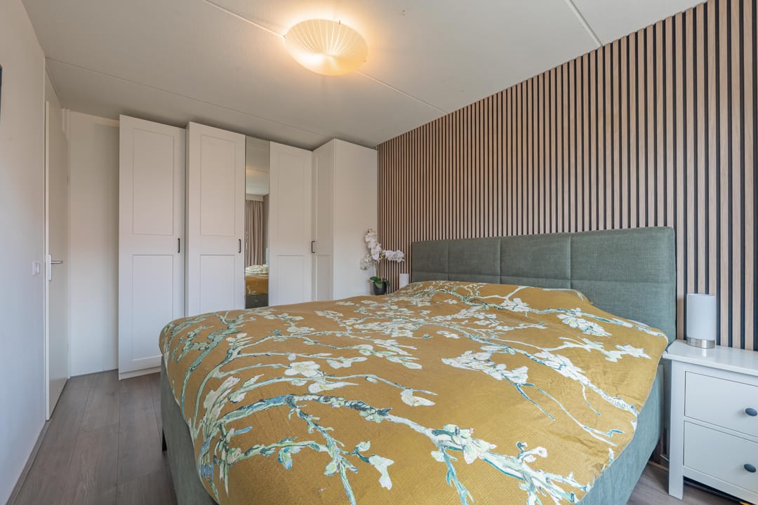 Spacious extended terraced house with 4 bedrooms and modern kitchen in Culemborg — 37