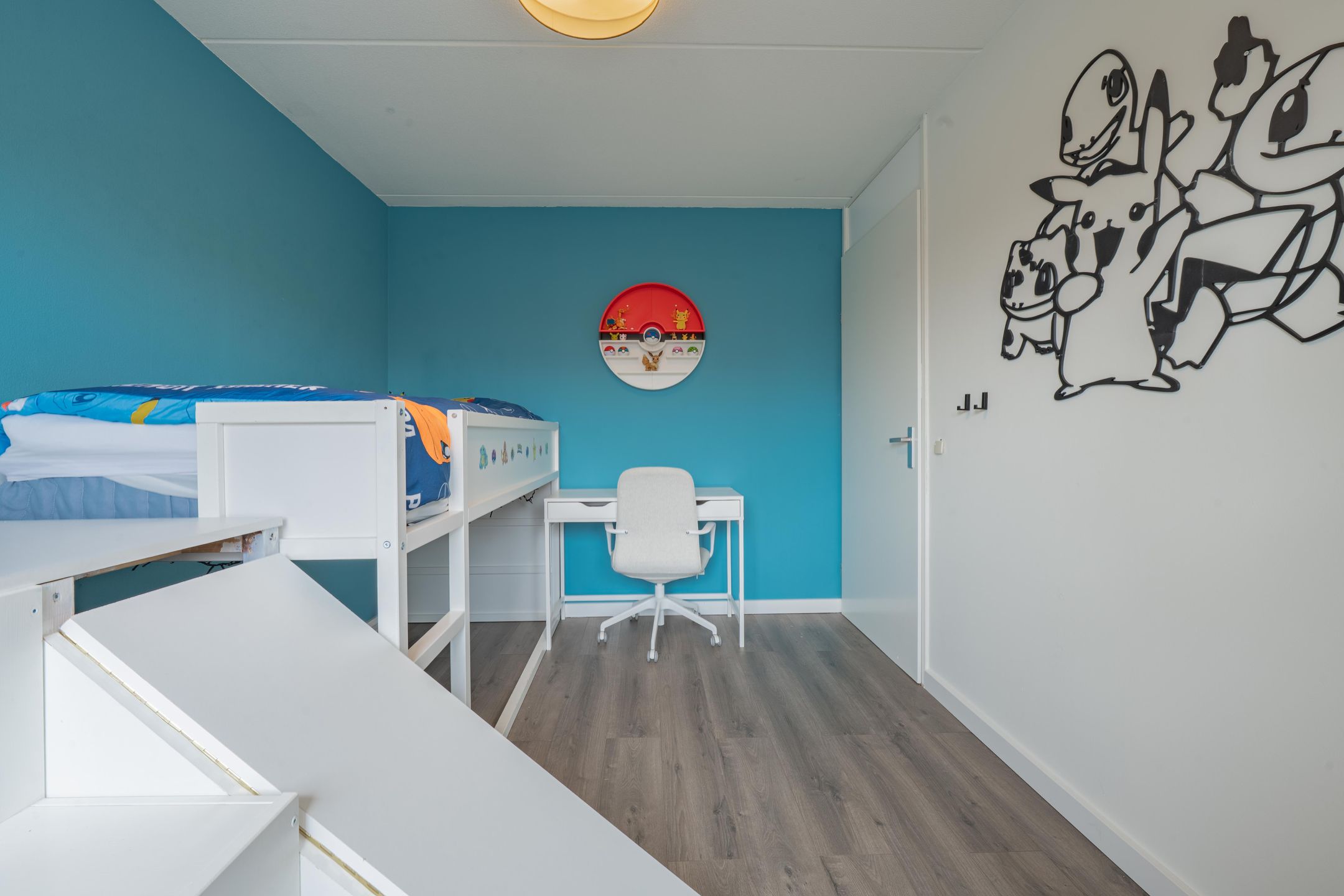 Spacious extended terraced house with 4 bedrooms and modern kitchen in Culemborg — 41