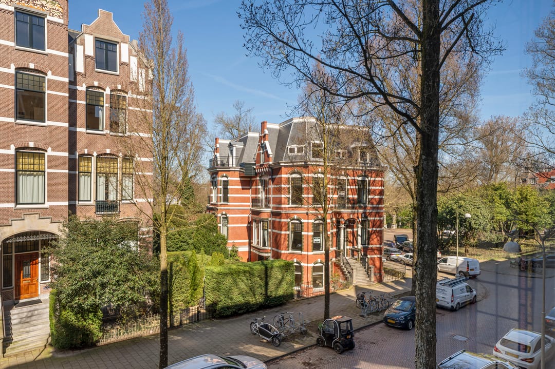 Photo 17 of Van Eeghenstraat 117-B