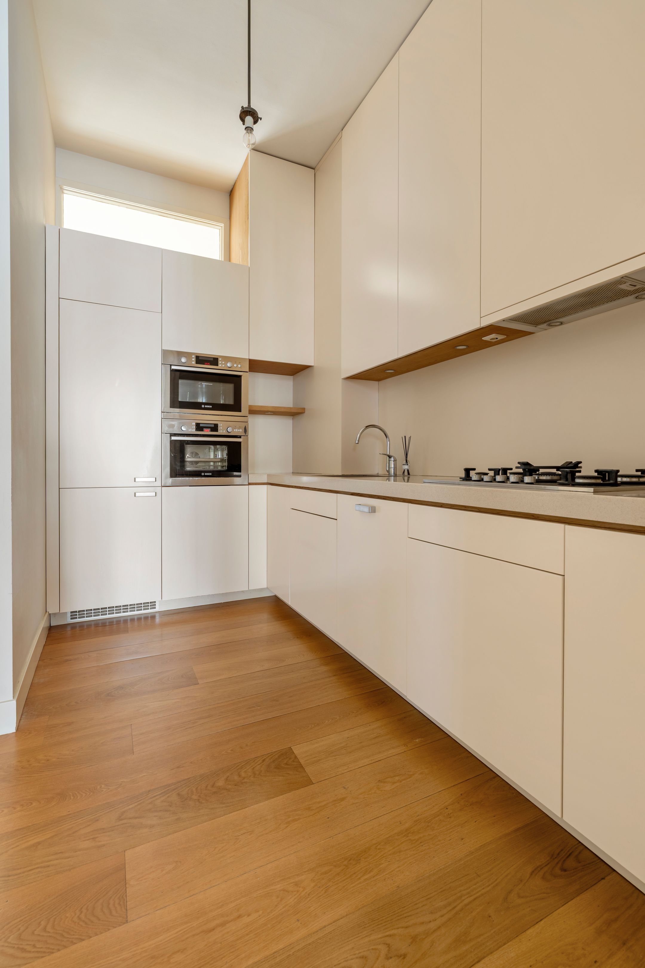 Photo 21 of Van Eeghenstraat 117-B