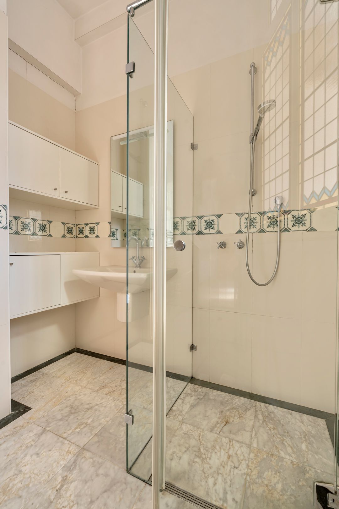 Photo 32 of Van Eeghenstraat 117-B