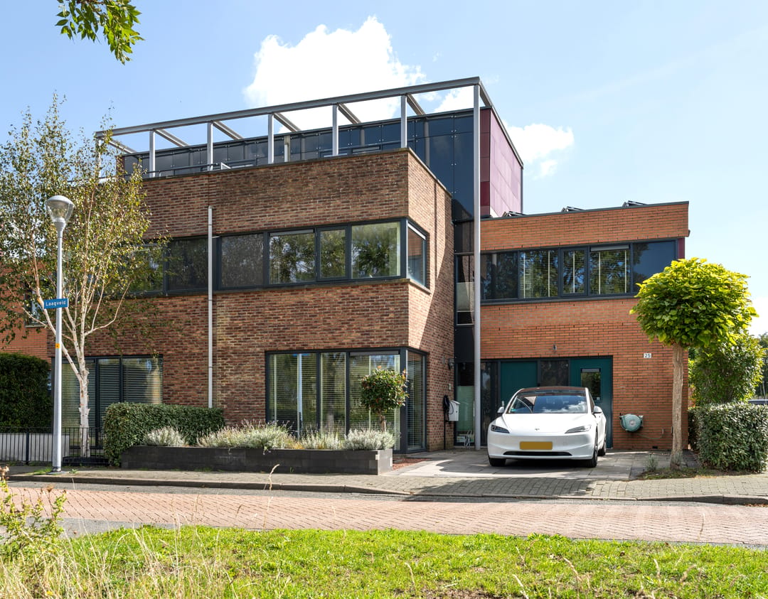 Moderne 2-onder-1-kap gezinswoning met 5 slaapkamers, 2 badkamers en dakterras