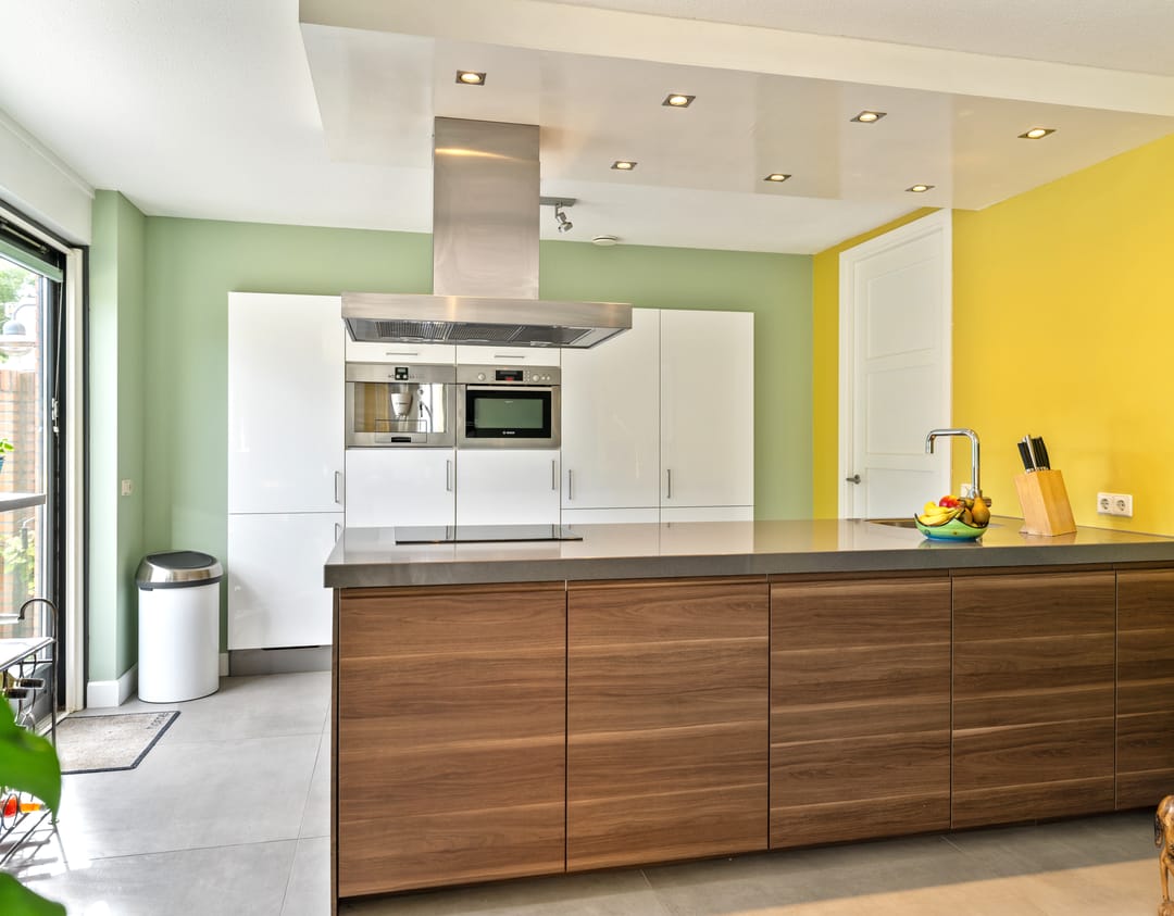 Modern 2-under-1-roof family home with 5 bedrooms, 2 bathrooms, and roof terrace — 12