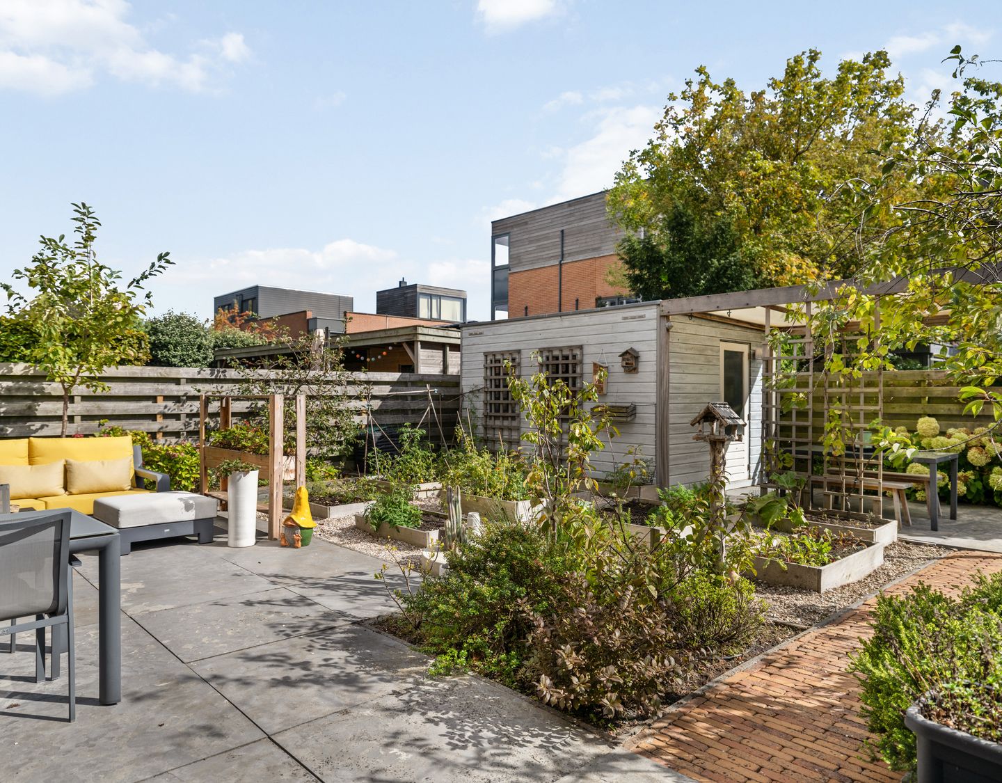Modern 2-under-1-roof family home with 5 bedrooms, 2 bathrooms, and roof terrace — 18