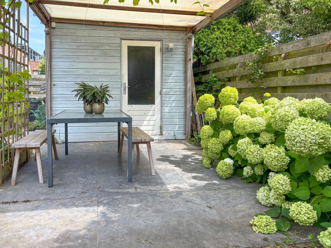 Modern 2-under-1-roof family home with 5 bedrooms, 2 bathrooms, and roof terrace — 21