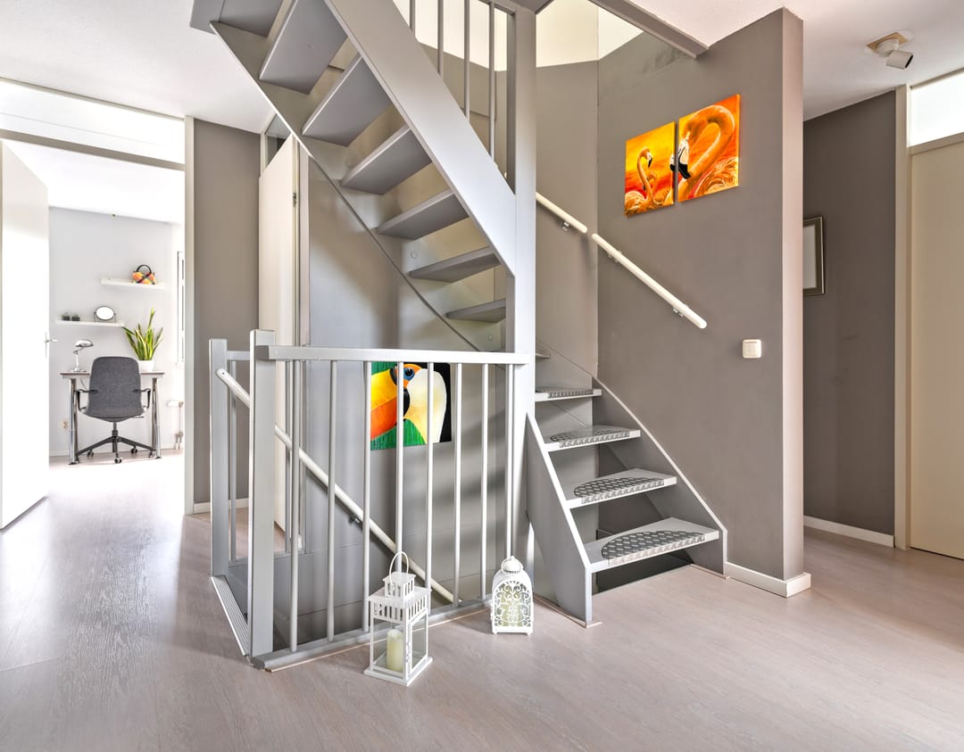 Modern 2-under-1-roof family home with 5 bedrooms, 2 bathrooms, and roof terrace — 36