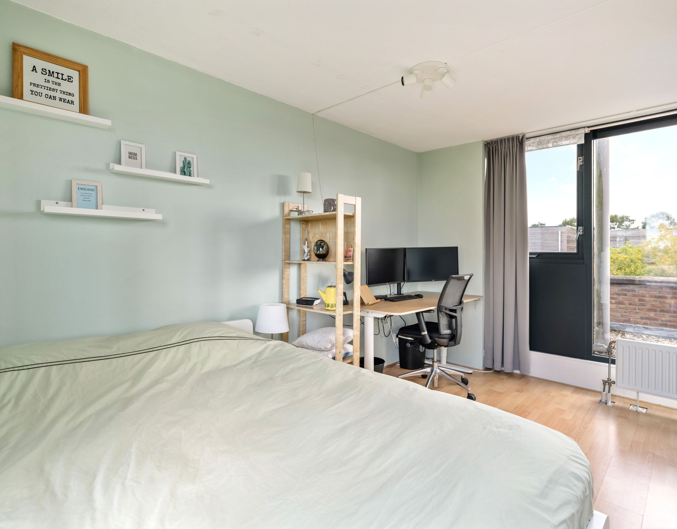 Modern 2-under-1-roof family home with 5 bedrooms, 2 bathrooms, and roof terrace — 38