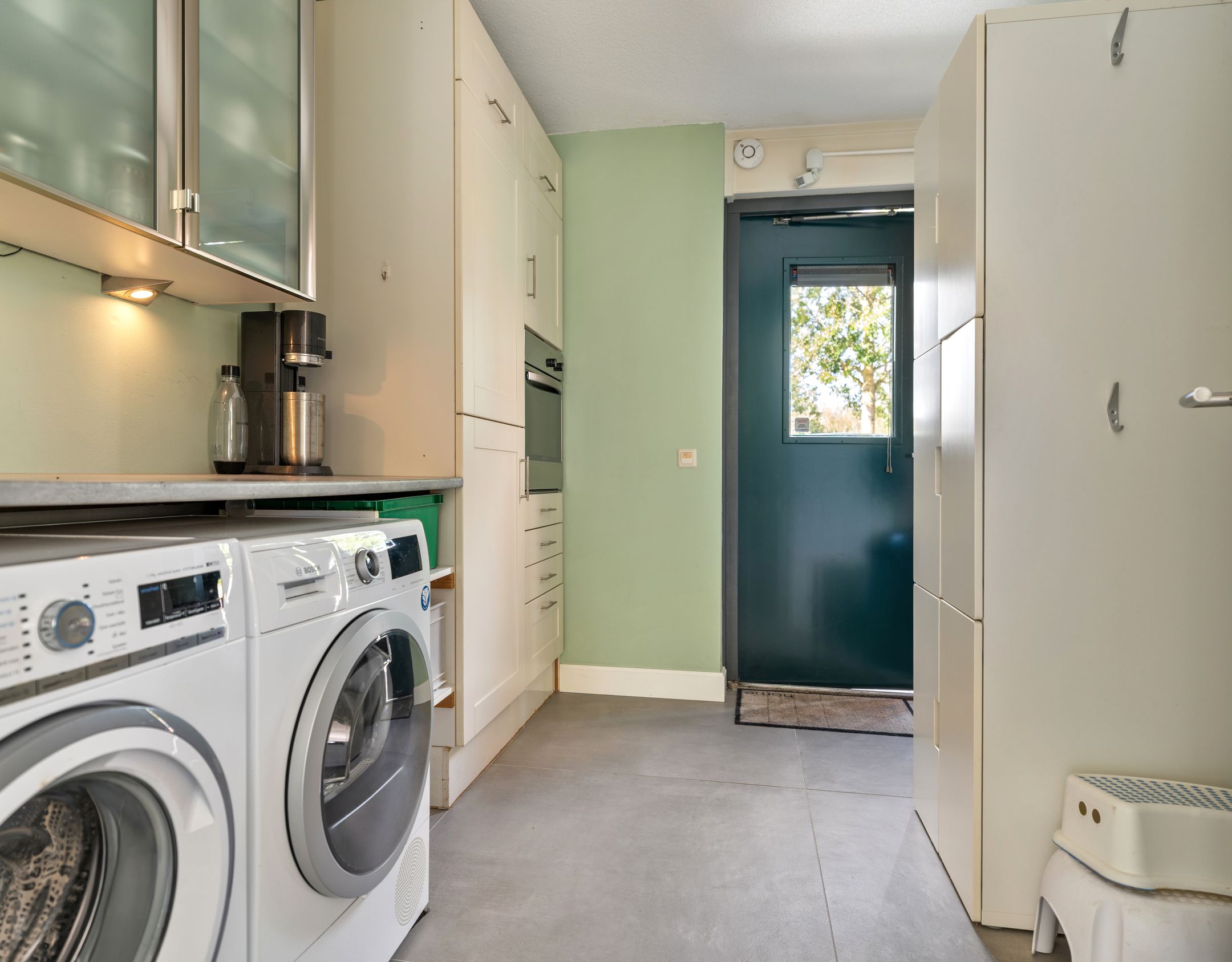 Modern 2-under-1-roof family home with 5 bedrooms, 2 bathrooms, and roof terrace — 14