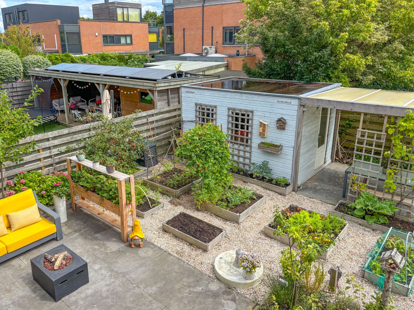 Modern 2-under-1-roof family home with 5 bedrooms, 2 bathrooms, and roof terrace — 19