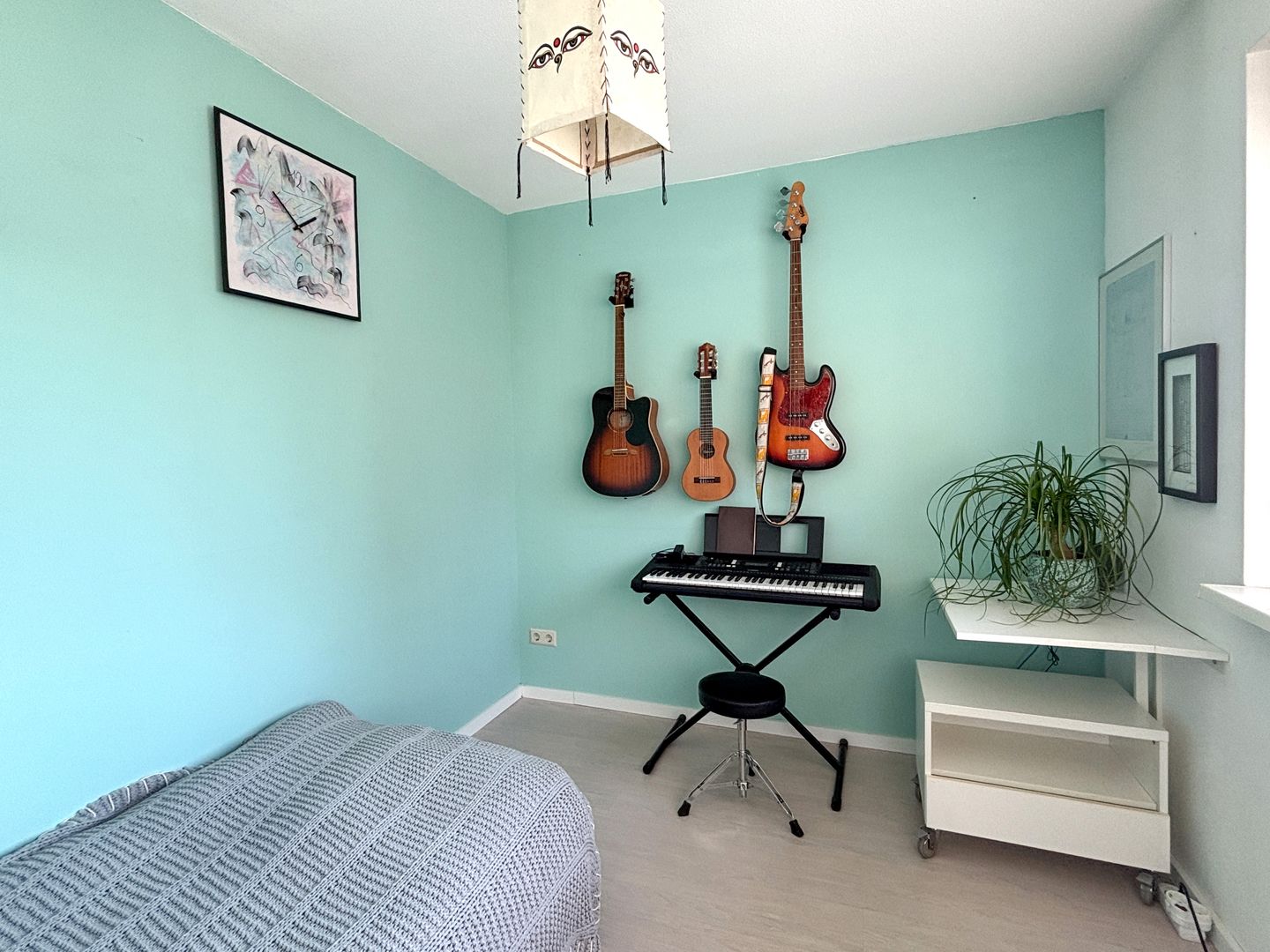 Modern 2-under-1-roof family home with 5 bedrooms, 2 bathrooms, and roof terrace — 34