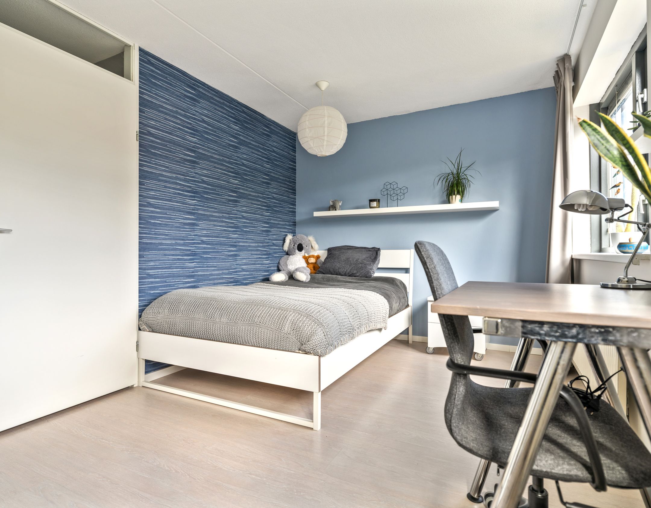 Modern 2-under-1-roof family home with 5 bedrooms, 2 bathrooms, and roof terrace — 29