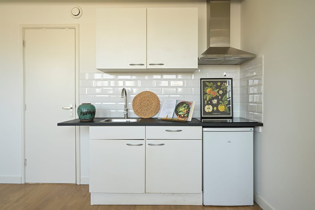 Stylish Studio Apartment in Scheveningen near the Beach — 15