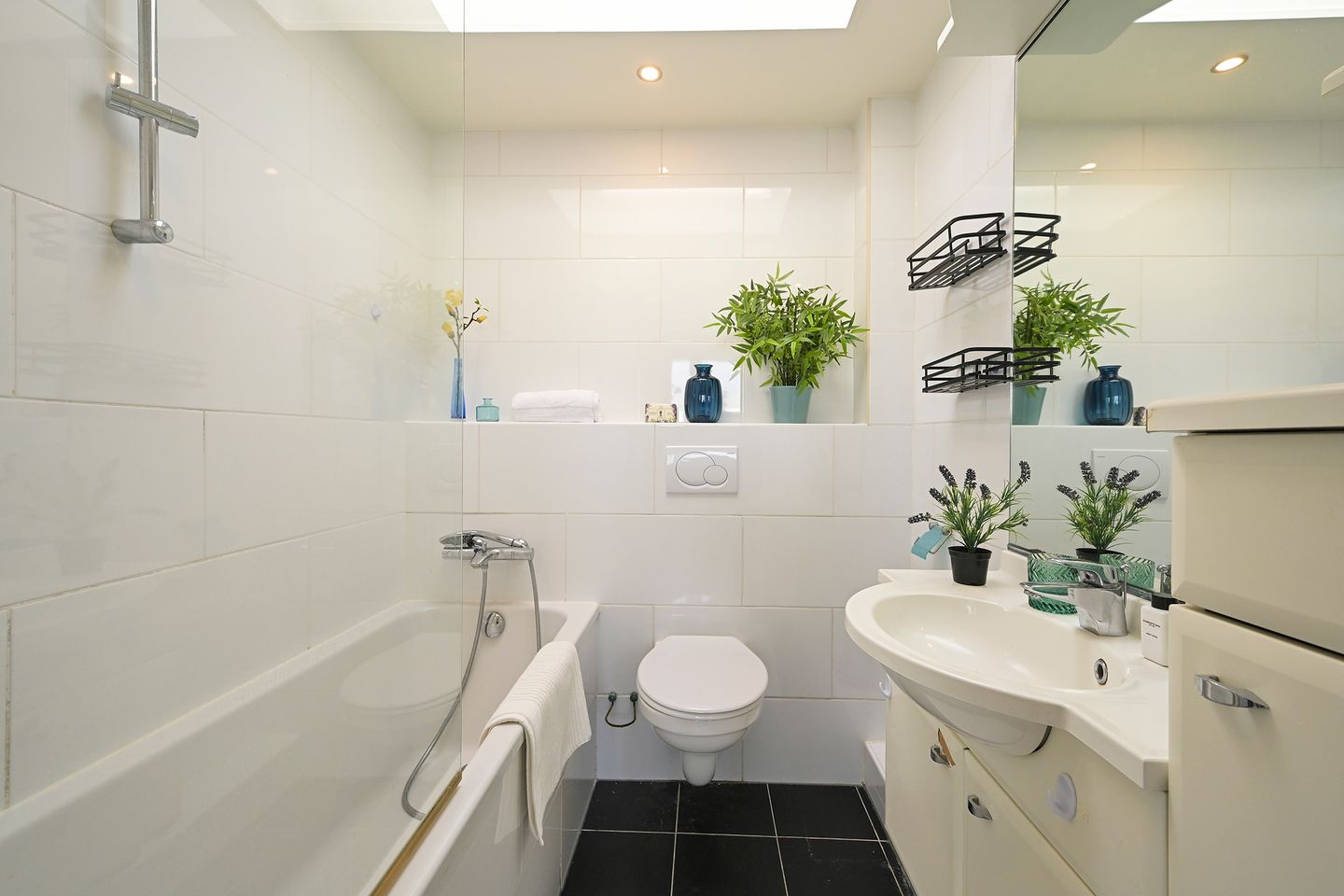 Stylish Studio Apartment in Scheveningen near the Beach — 19