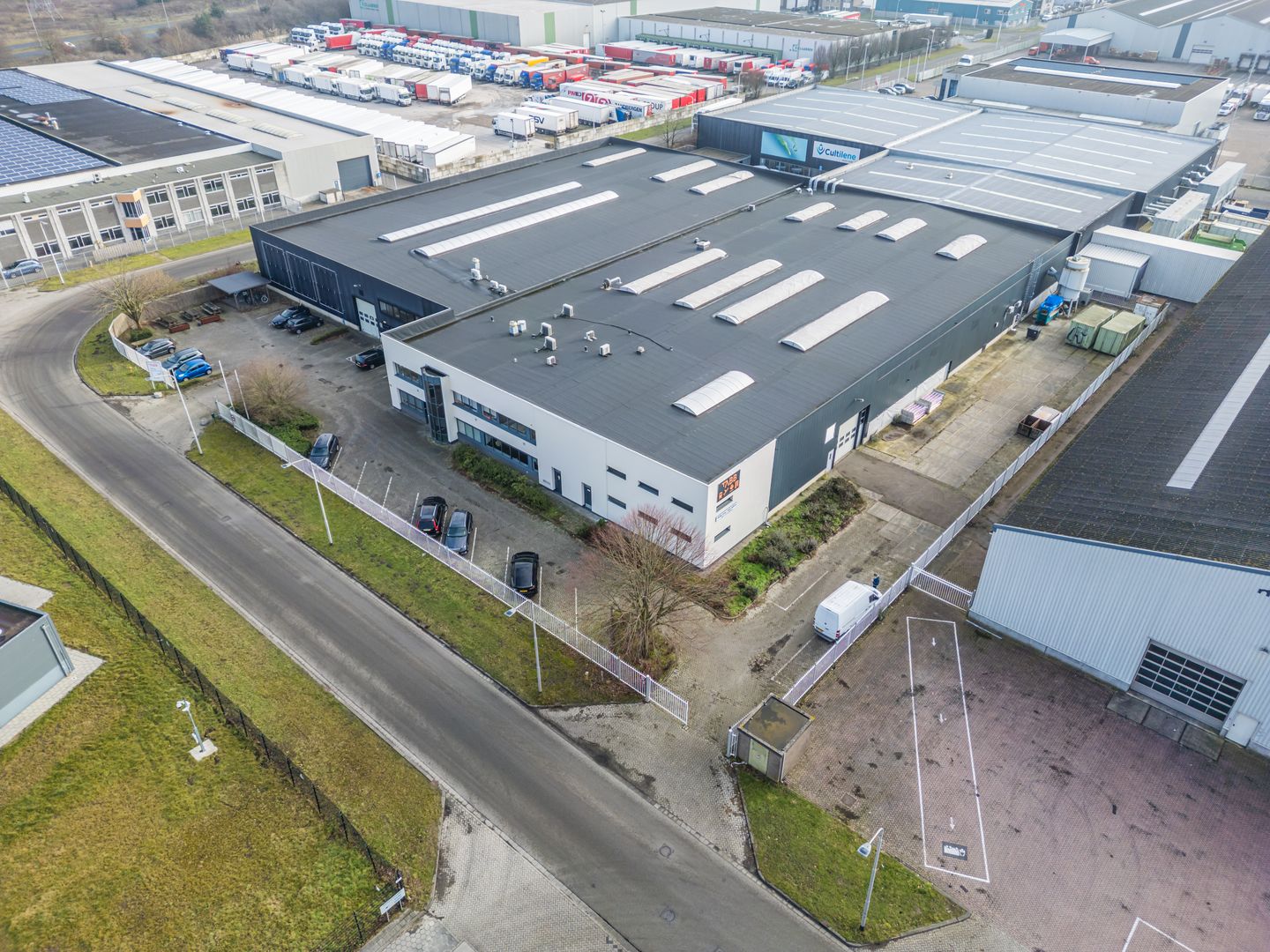 Bekijk foto 1 van Zeusstraat 2