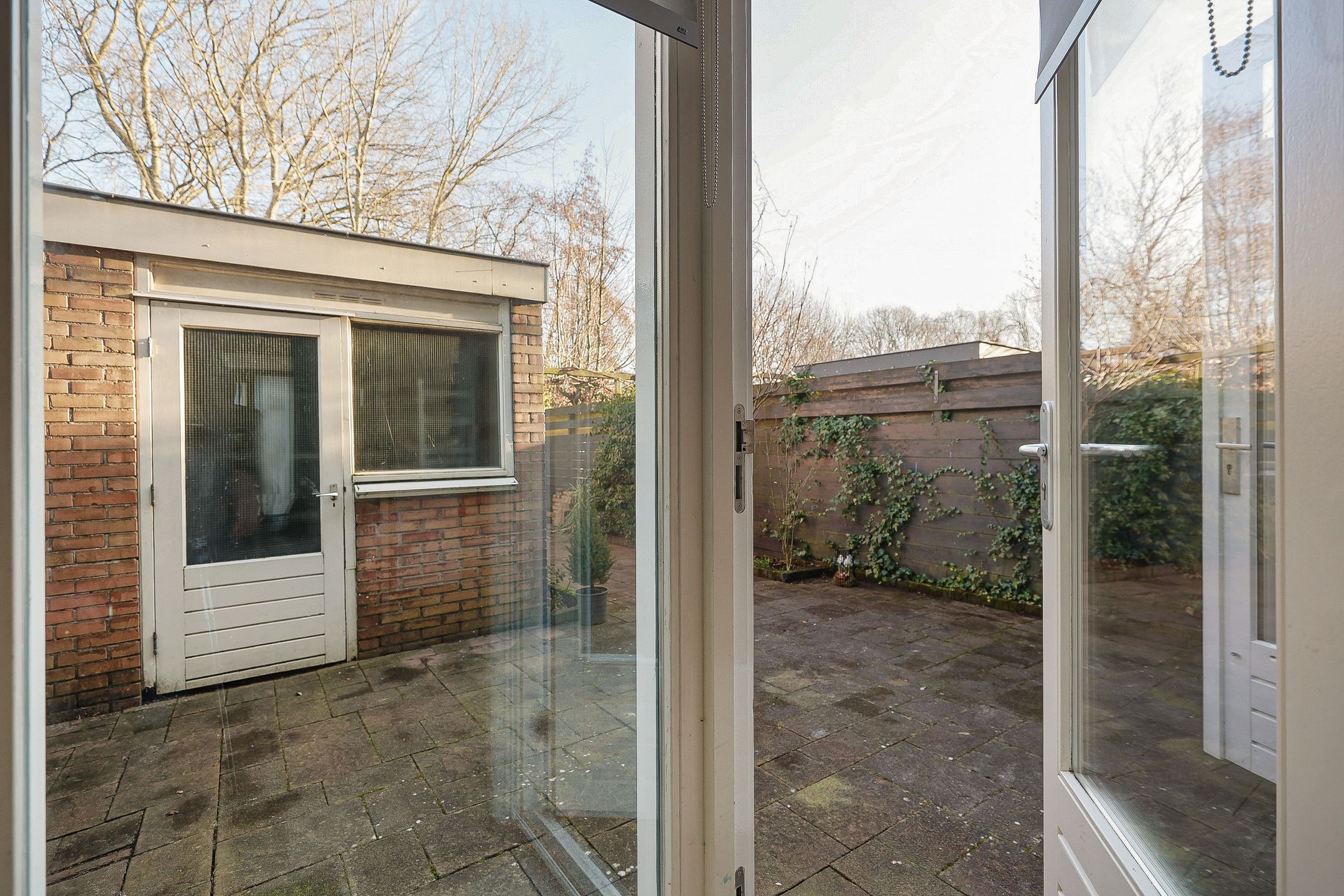 Spacious terraced house with 5 bedrooms and unique extension in quiet courtyard location — 15