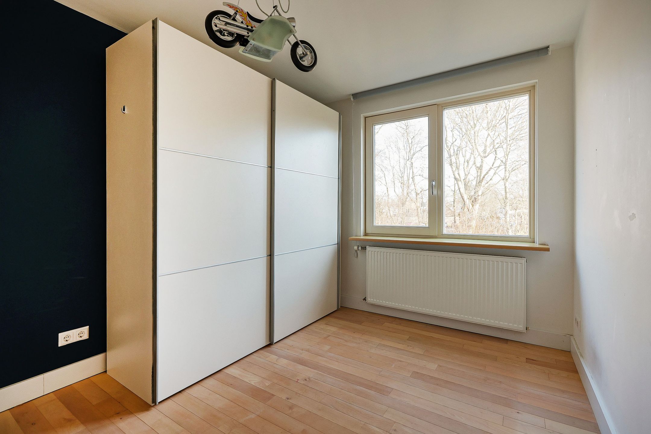 Spacious terraced house with 5 bedrooms and unique extension in quiet courtyard location — 22