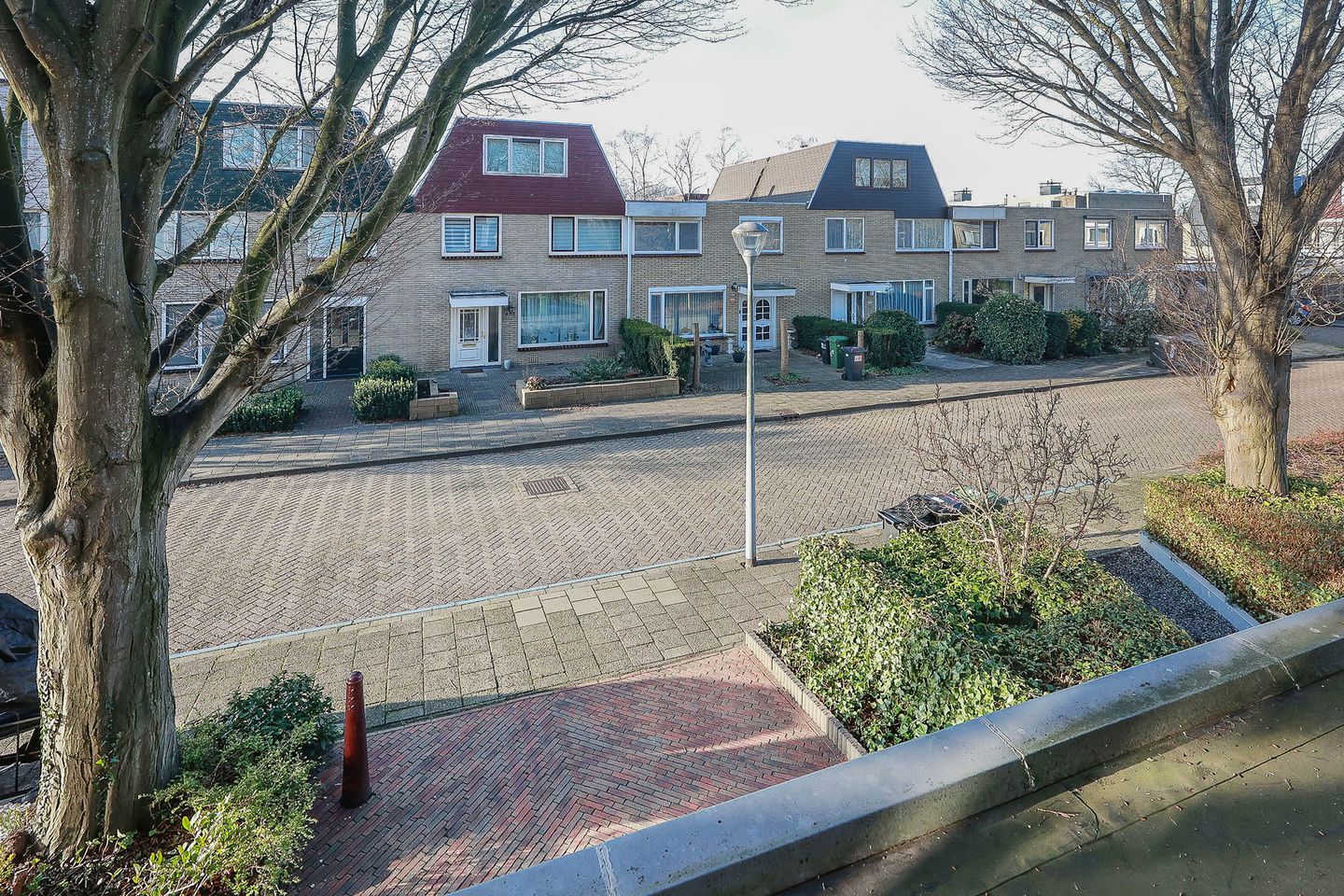 Spacious terraced house with 5 bedrooms and unique extension in quiet courtyard location — 27
