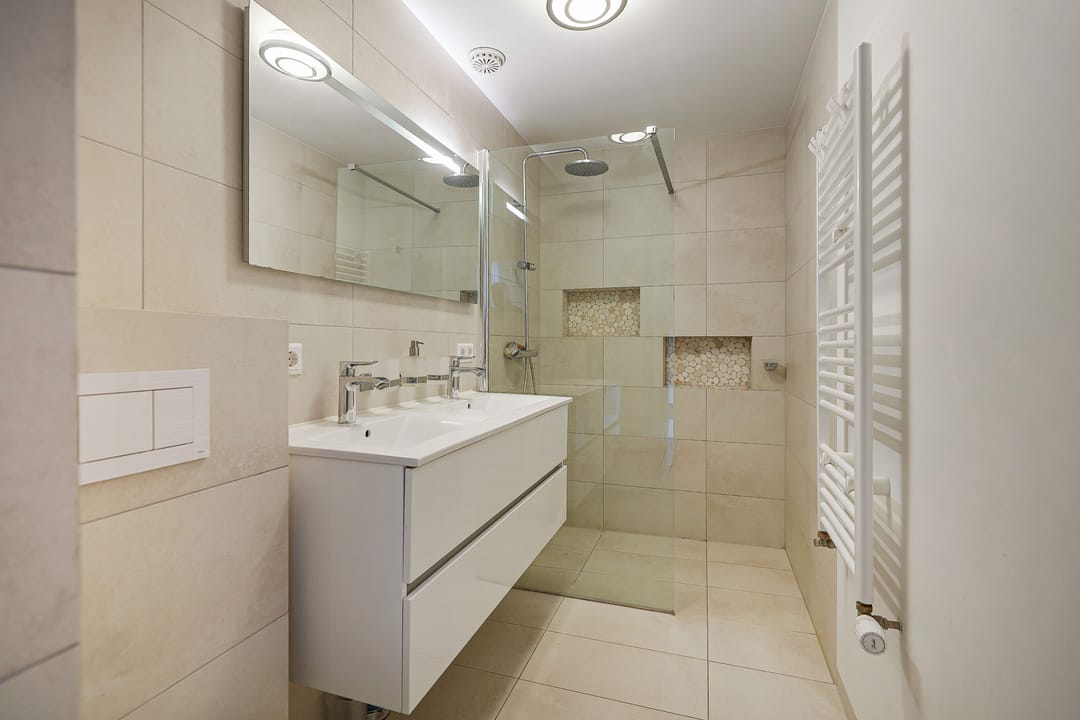 Spacious terraced house with 5 bedrooms and unique extension in quiet courtyard location — 31