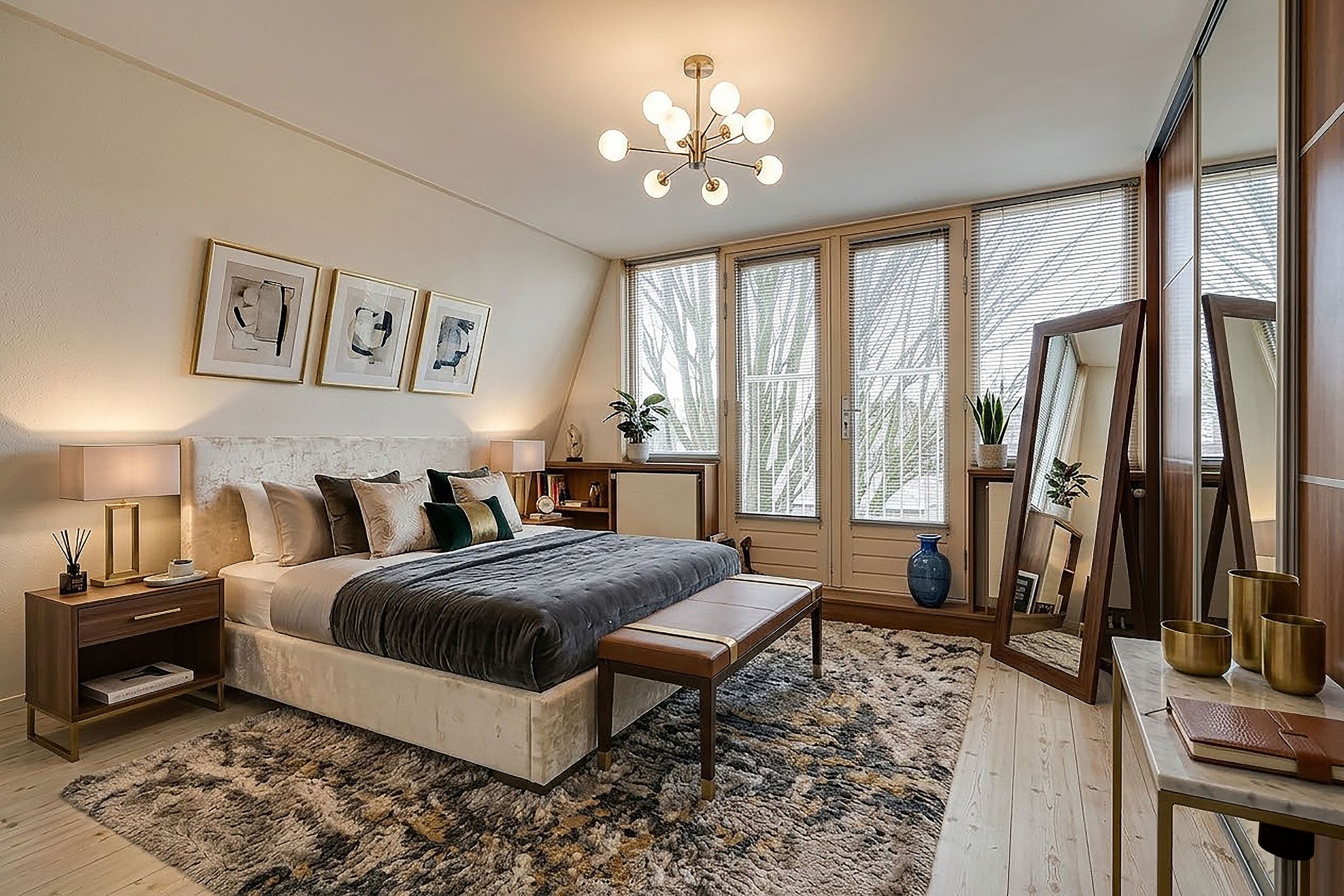 Spacious terraced house with 5 bedrooms and unique extension in quiet courtyard location — 46