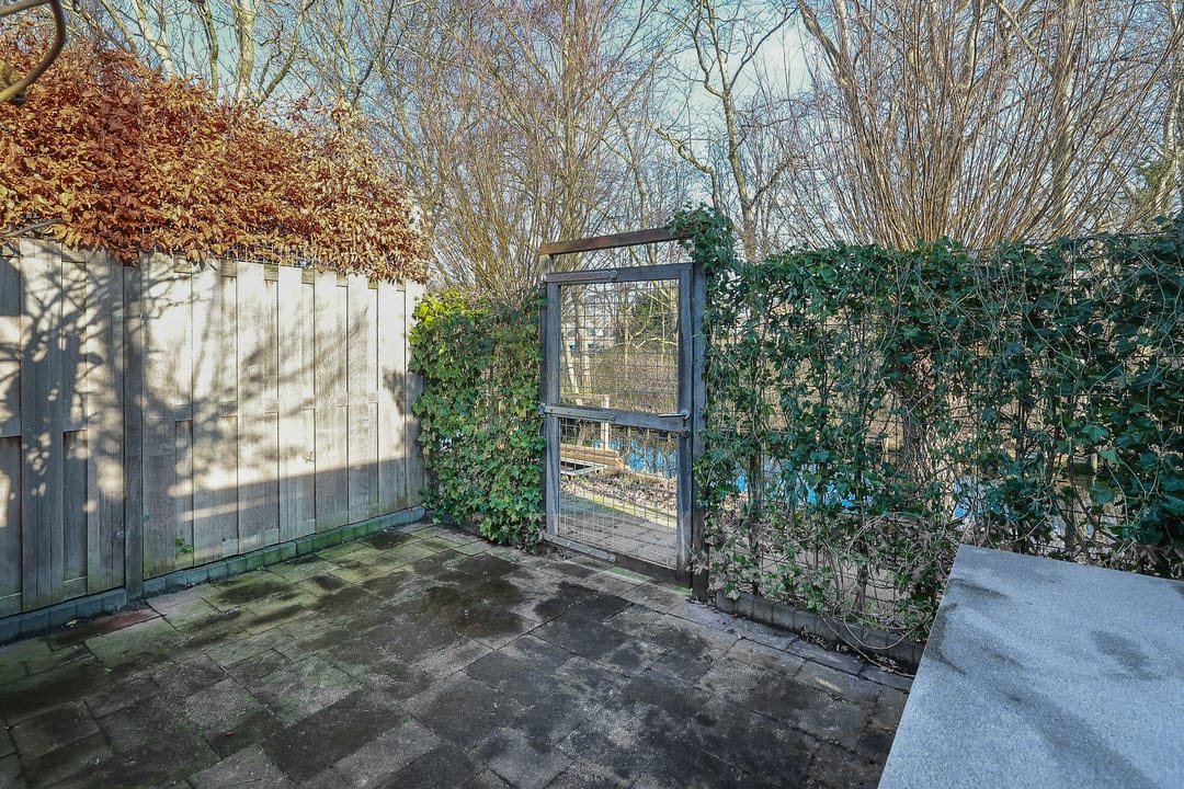 Spacious terraced house with 5 bedrooms and unique extension in quiet courtyard location — 56