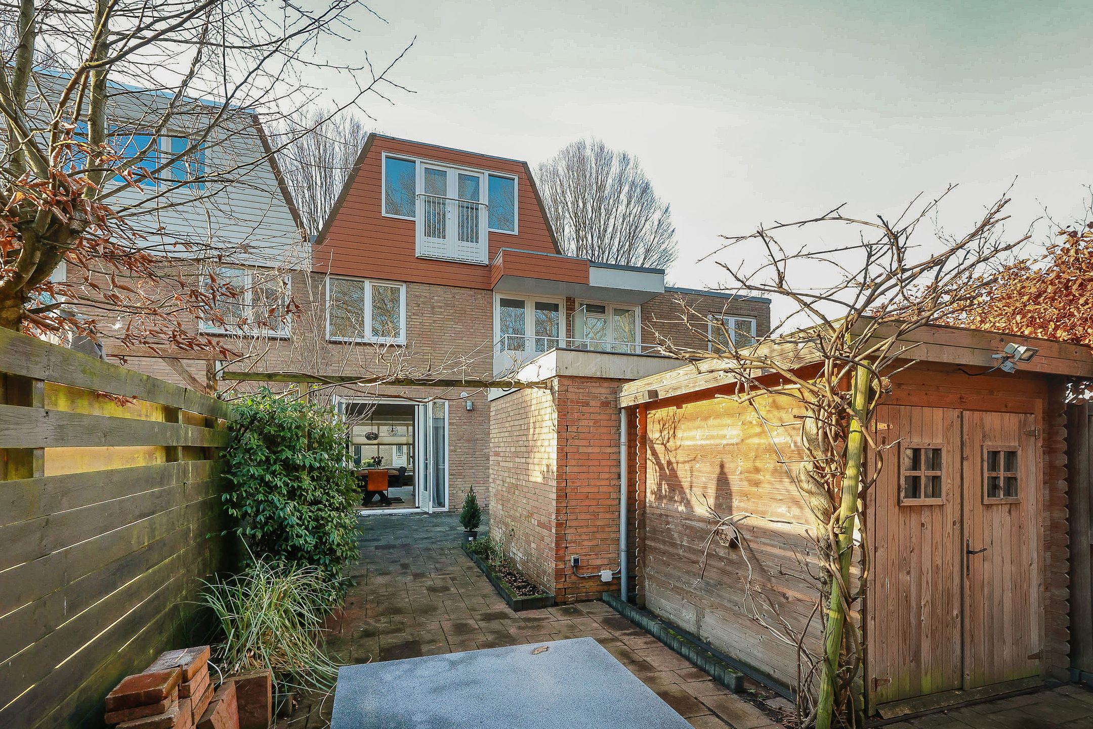 Spacious terraced house with 5 bedrooms and unique extension in quiet courtyard location — 58