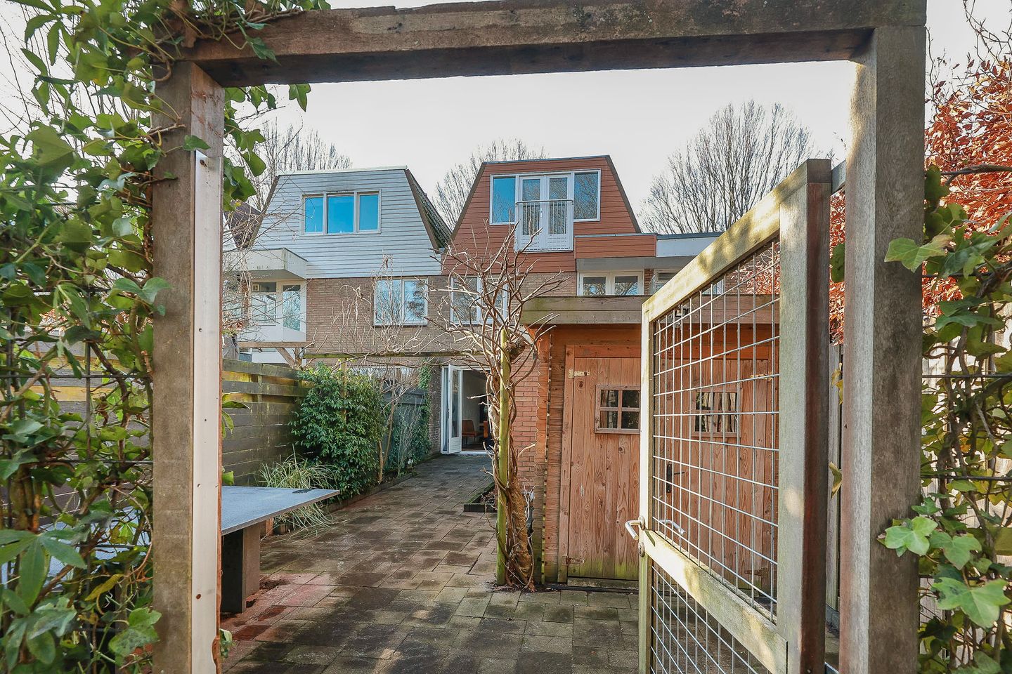 Spacious terraced house with 5 bedrooms and unique extension in quiet courtyard location — 62