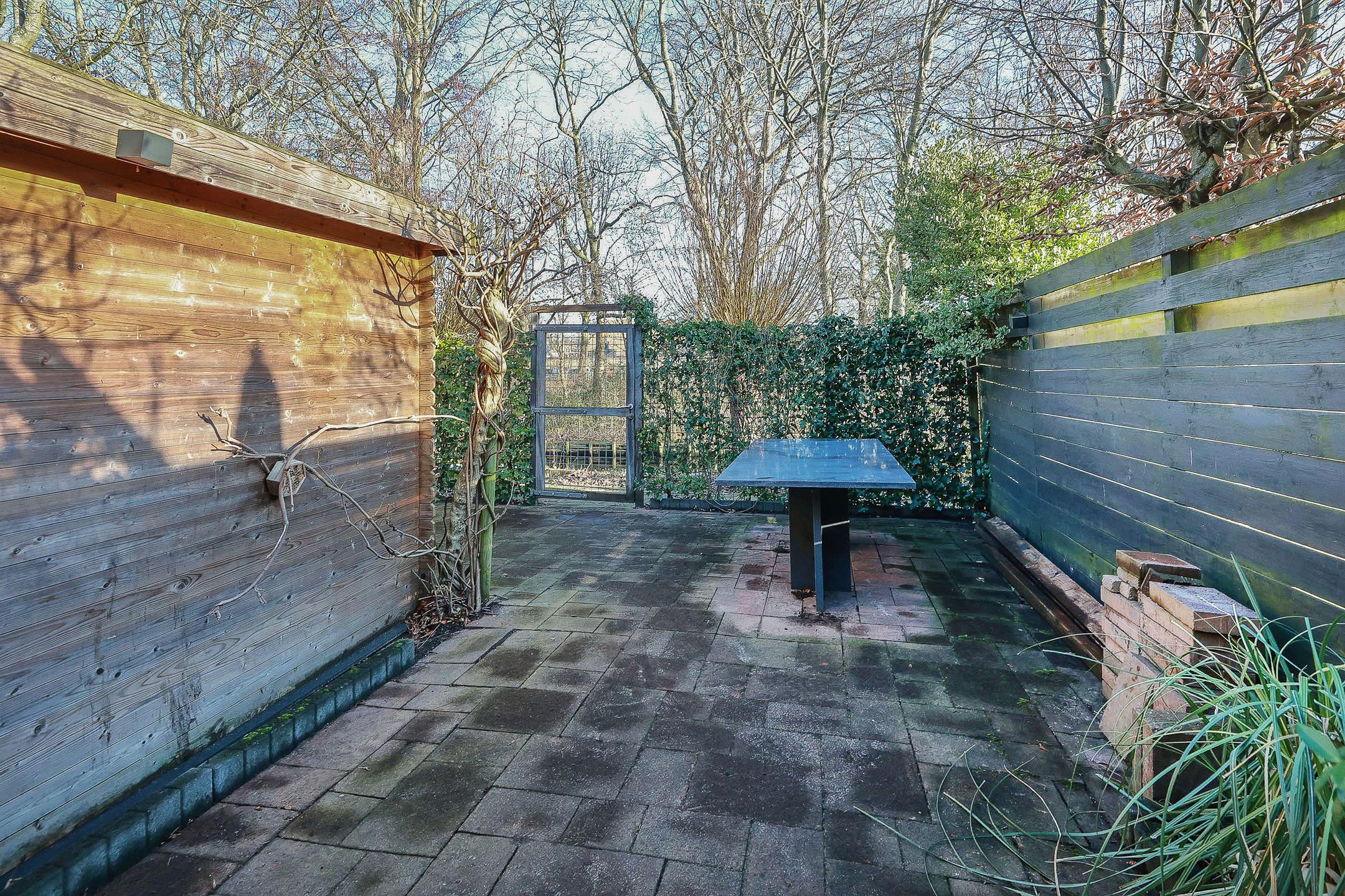 Spacious terraced house with 5 bedrooms and unique extension in quiet courtyard location — 54