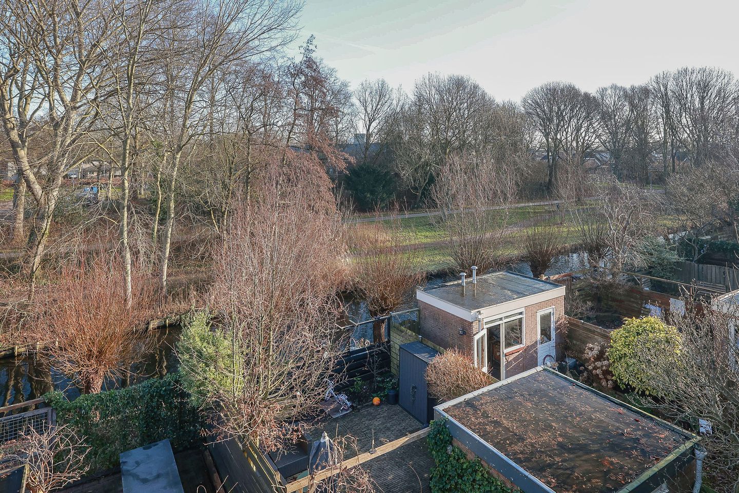 Spacious terraced house with 5 bedrooms and unique extension in quiet courtyard location — 42