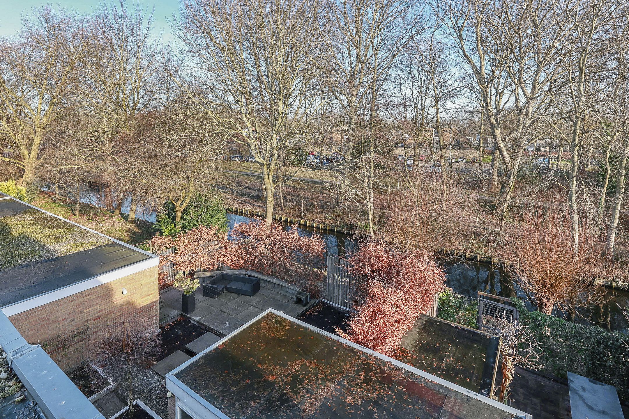 Spacious terraced house with 5 bedrooms and unique extension in quiet courtyard location — 43