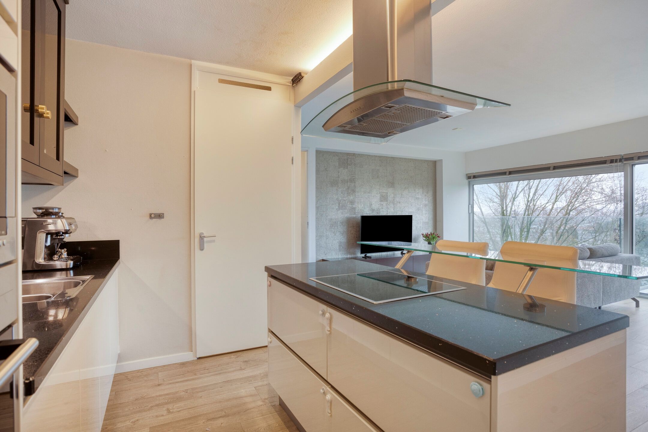 Modern Three-Room Apartment with Parking and Bought-off Ground Lease in Amsterdam Zuidwest — 12