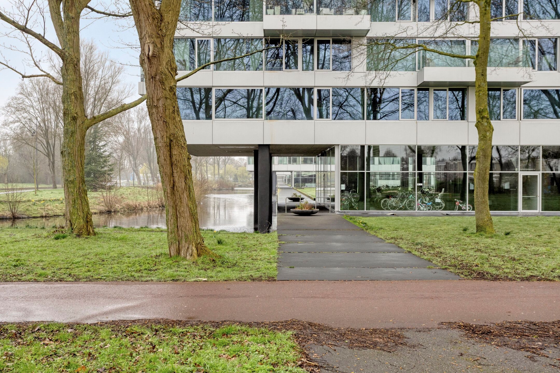 Modern Three-Room Apartment with Parking and Bought-off Ground Lease in Amsterdam Zuidwest — 26