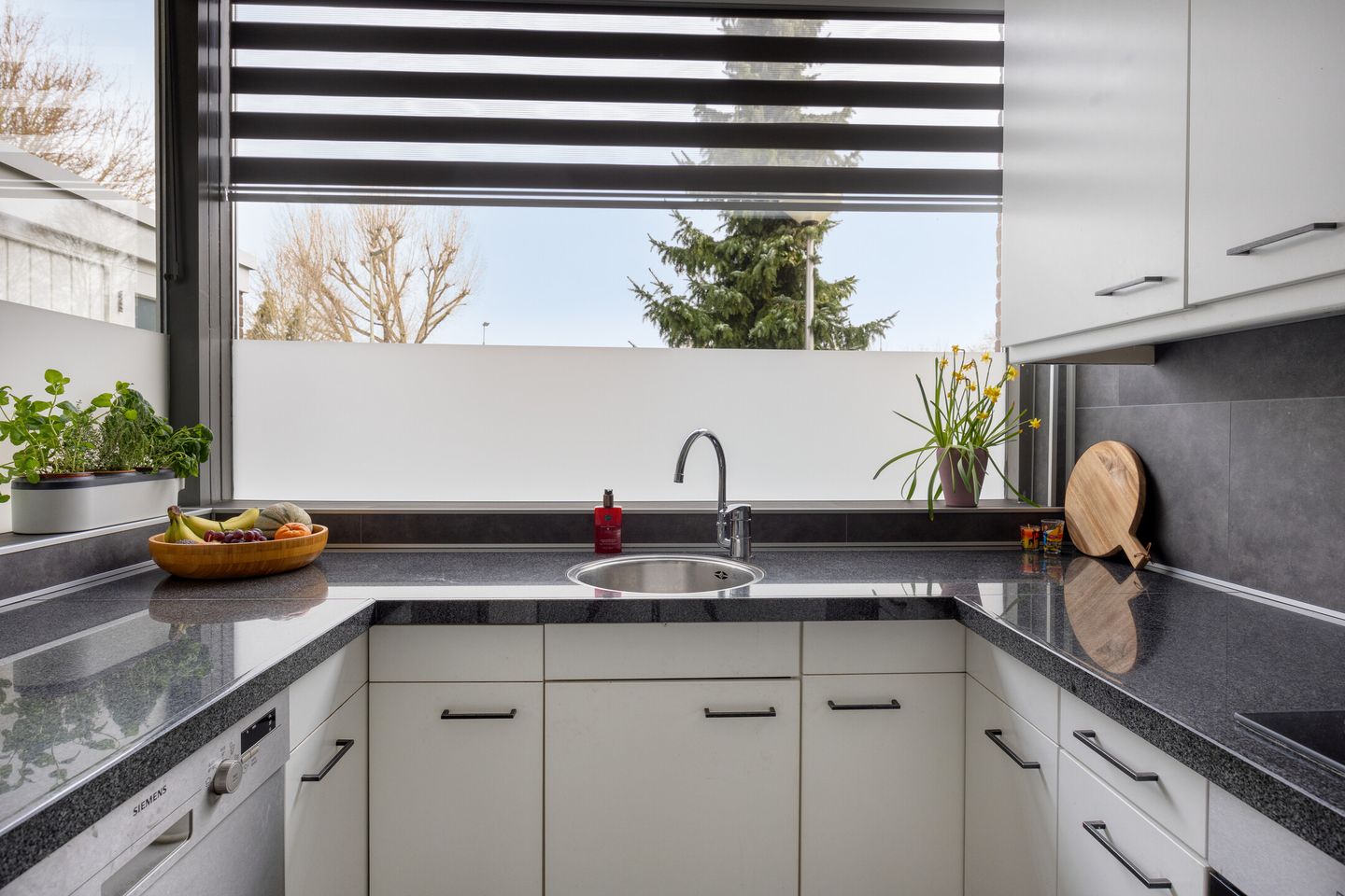 Photo 10 of Irenestraat 30