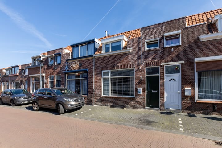 Photo 2 of Maarten Trompstraat 39