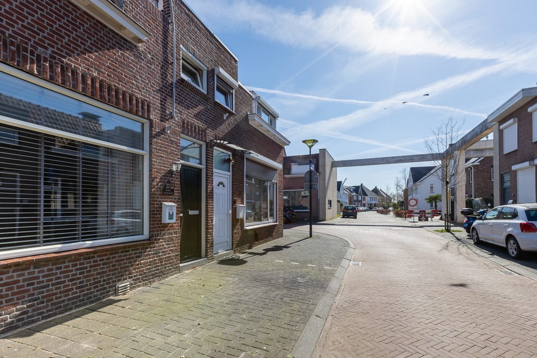 Move-in Ready Family Home with Solar Panels and Garden in Bergen op Zoom — 37