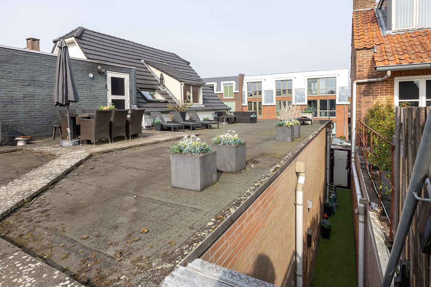 Charming upper apartment with sunny roof terrace in Best — 34
