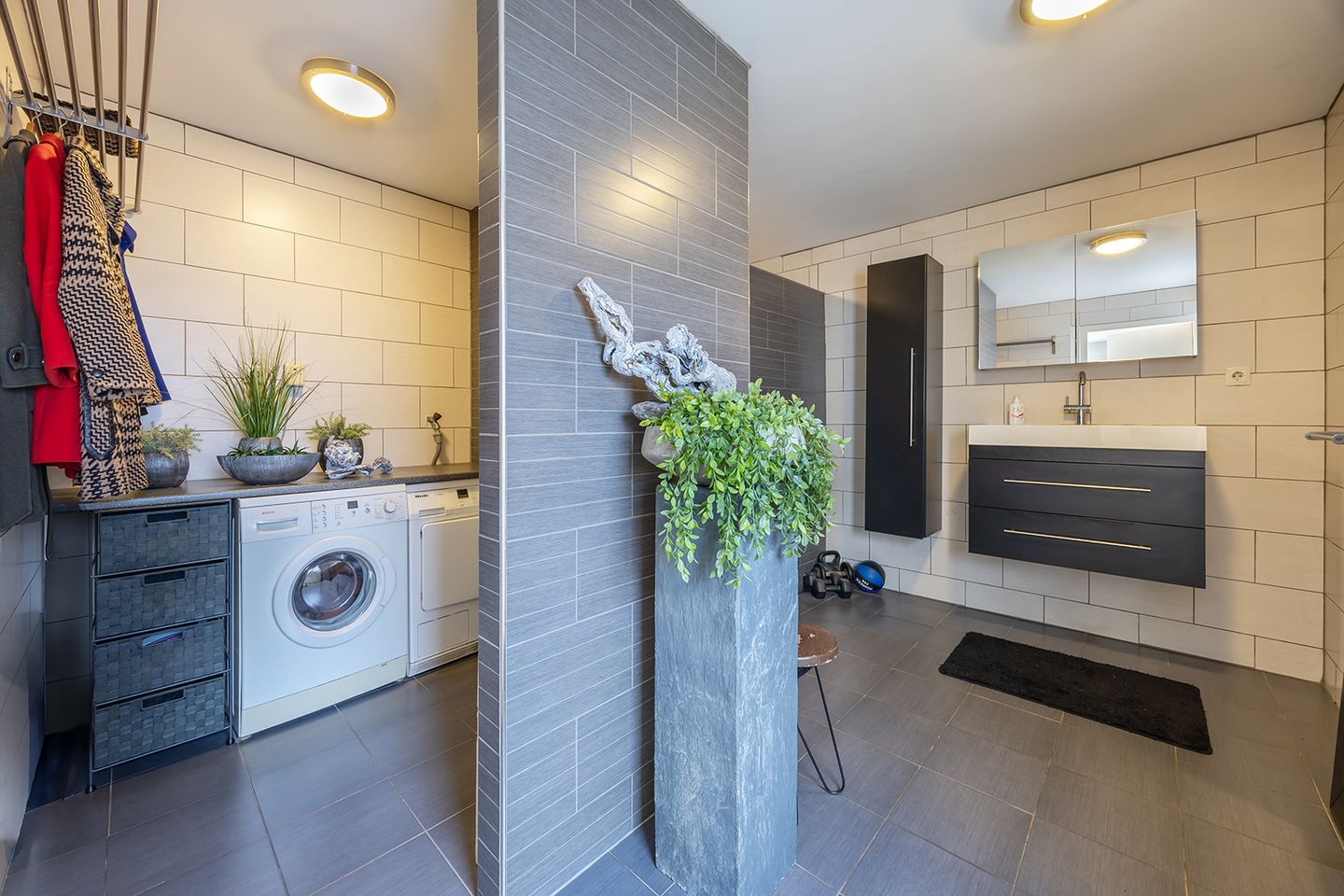 Charming upper apartment with sunny roof terrace in Best — 25