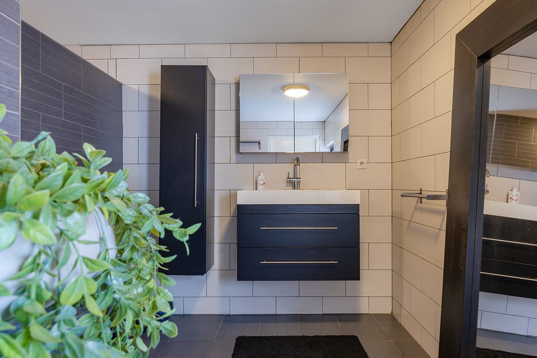 Charming upper apartment with sunny roof terrace in Best — 28