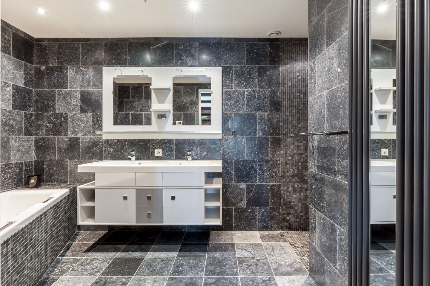 Photo 29 of Veldekster 25