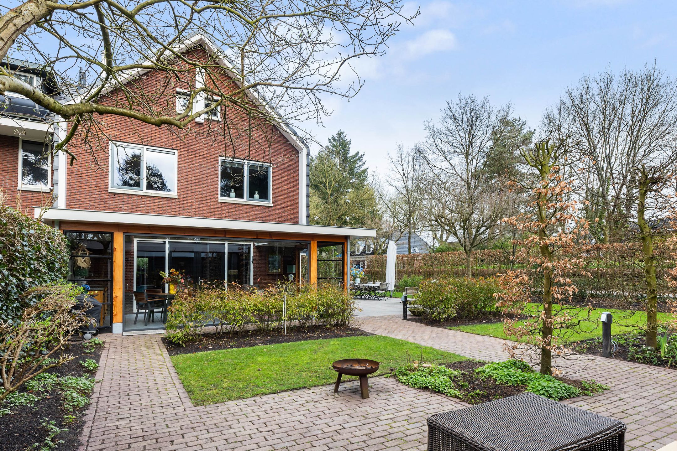 Photo 57 of Veldekster 25