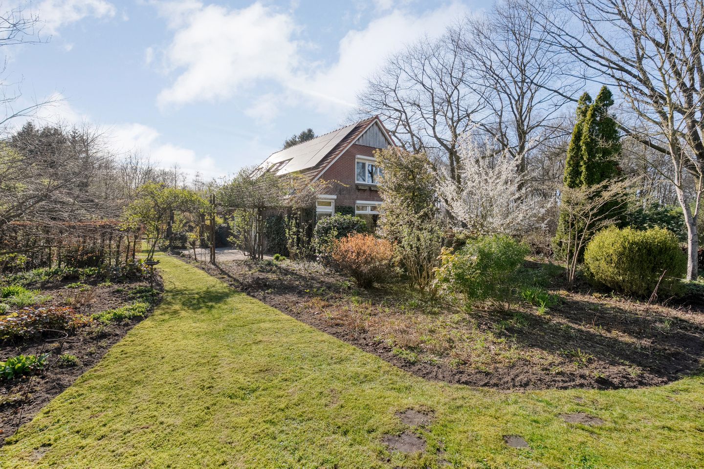 Spacious detached farmhouse with impressive garden and annexe in Haaksbergen — 48