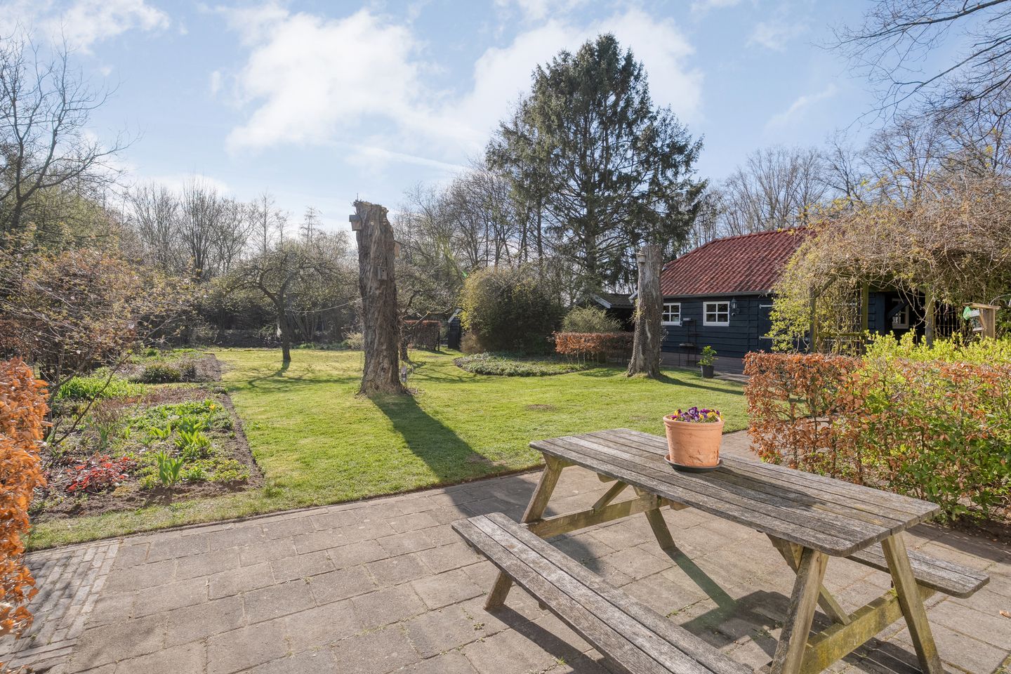 Spacious detached farmhouse with impressive garden and annexe in Haaksbergen — 53