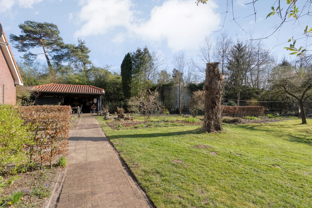 Spacious detached farmhouse with impressive garden and annexe in Haaksbergen — 56