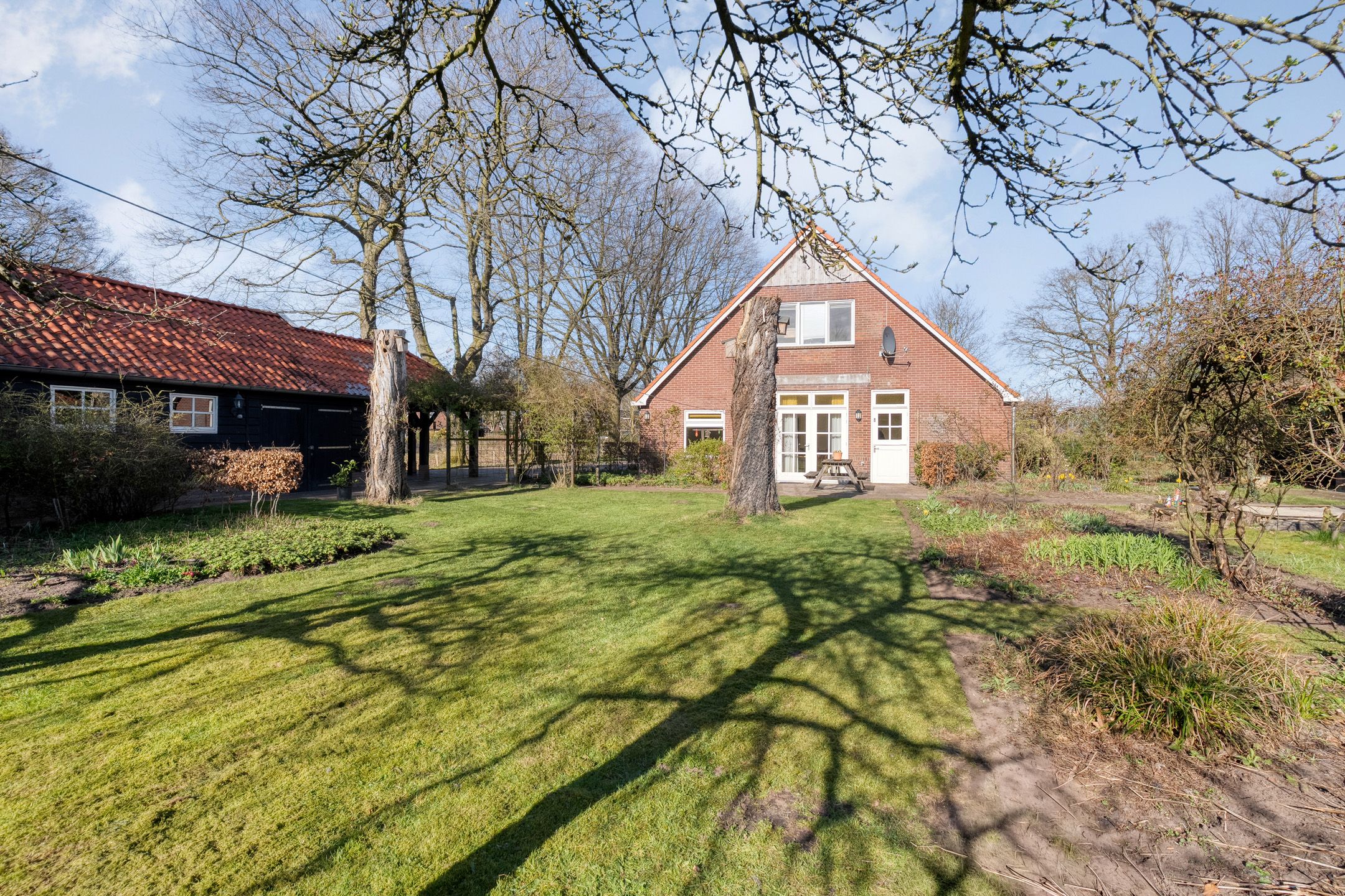 Spacious detached farmhouse with impressive garden and annexe in Haaksbergen — 64