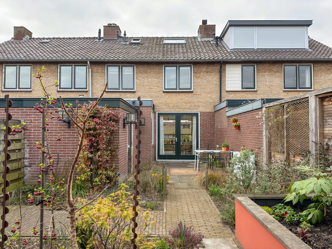 Charming terraced house with 4 bedrooms and delightful garden in Amerongen — 17