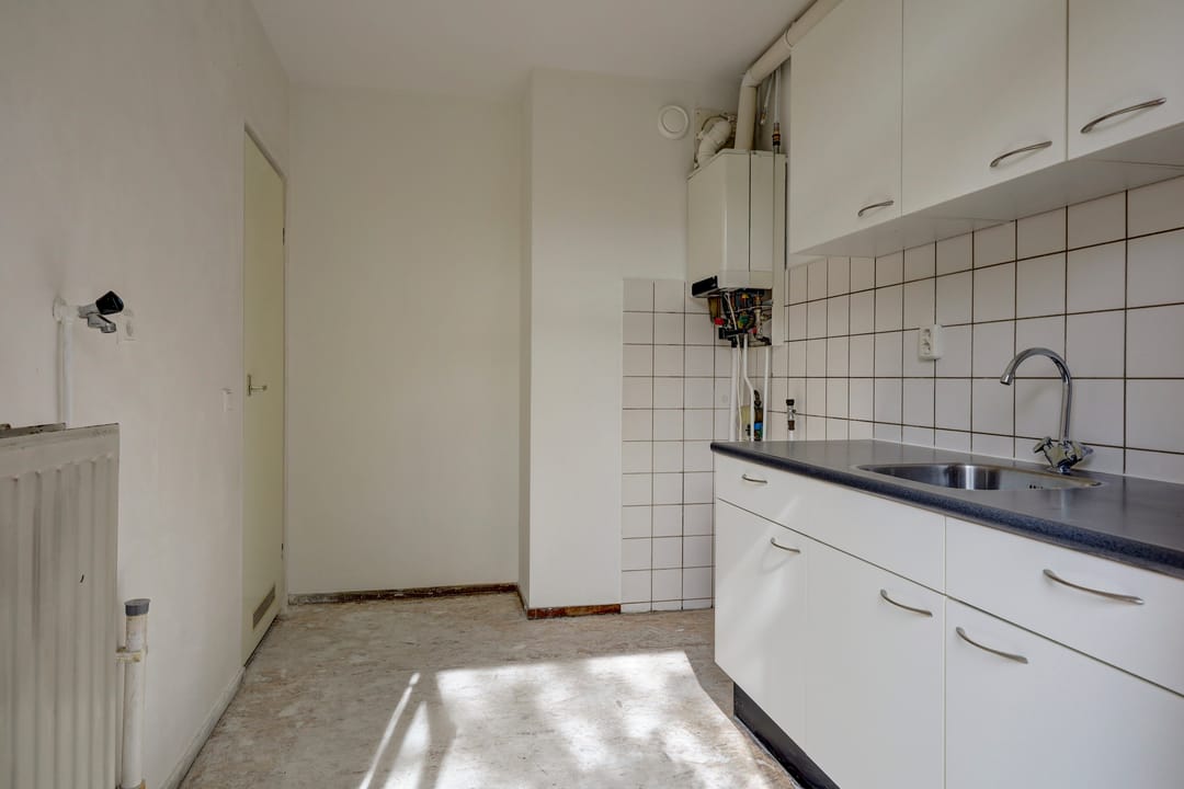 Charming 2-Room Apartment with South-Facing Balcony in De Pijp — 15