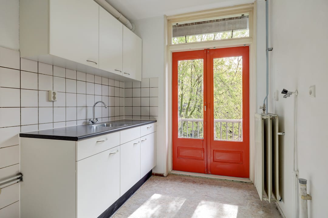Charming 2-Room Apartment with South-Facing Balcony in De Pijp — 16