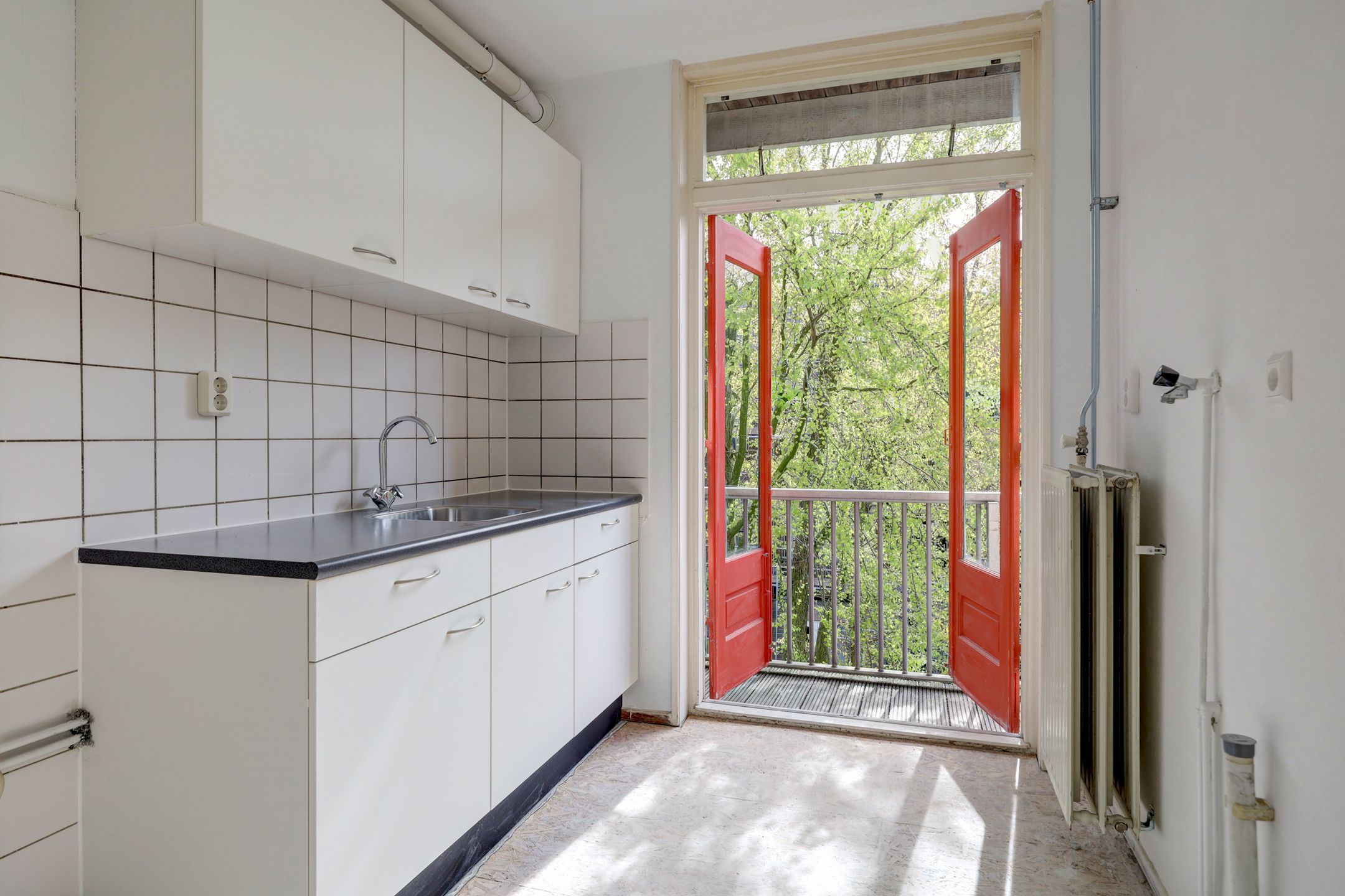 Charming 2-Room Apartment with South-Facing Balcony in De Pijp — 17