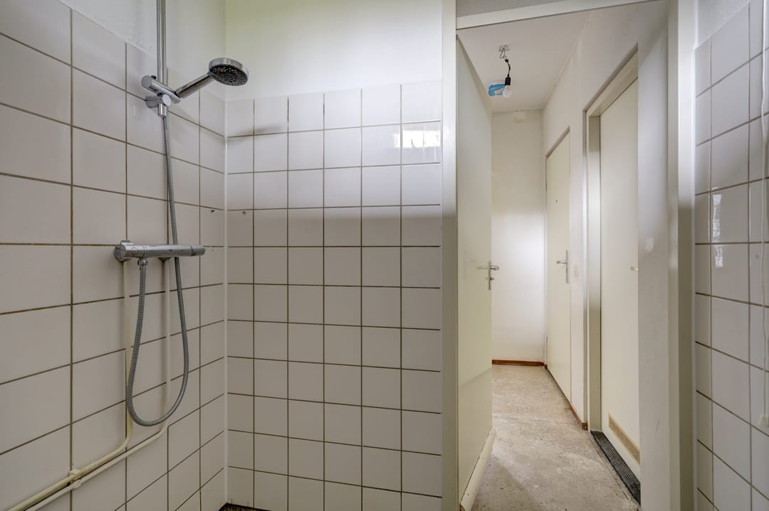 Charming 2-Room Apartment with South-Facing Balcony in De Pijp — 22